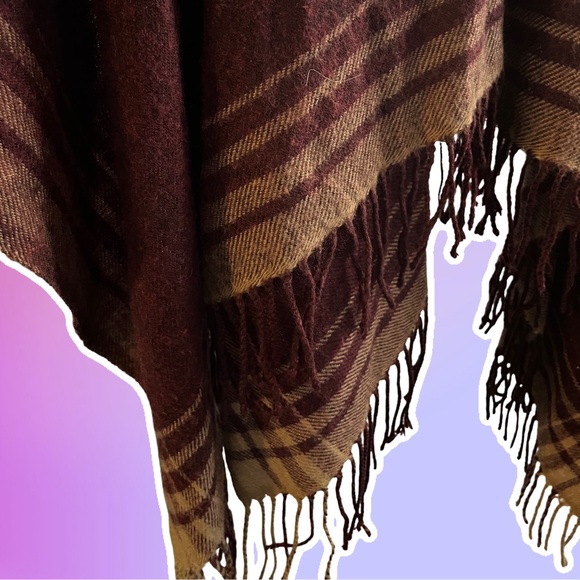 Wear 2 ways poncho/stole with fringe - Picture 4 of 7